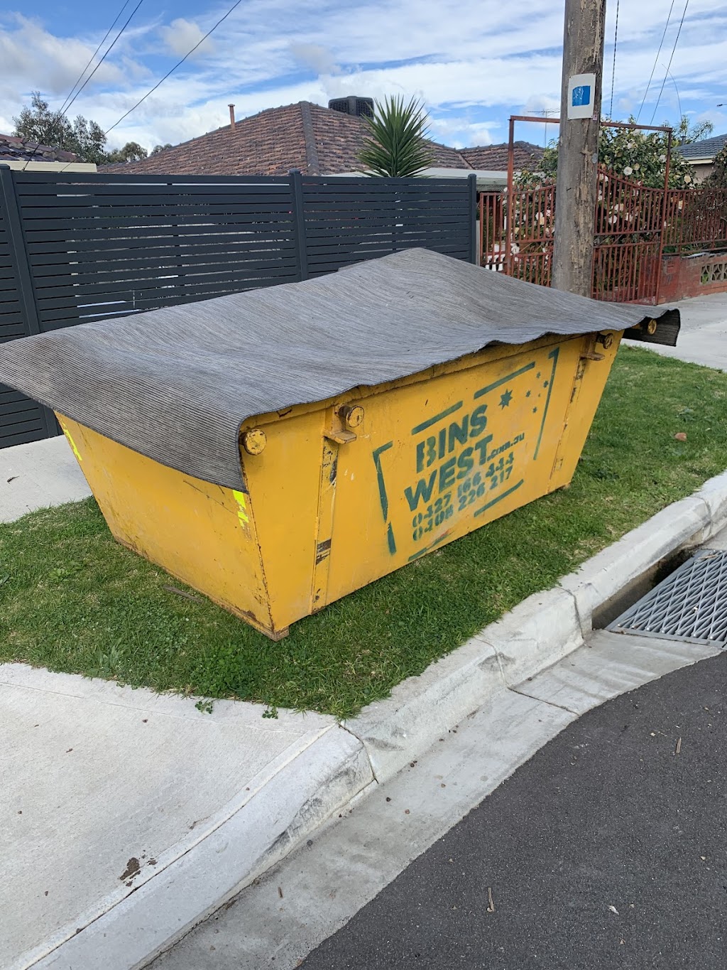 Binswest Bin Hire | 42 Stewart Cres, Rockbank VIC 3335, Australia | Phone: 0427 166 444