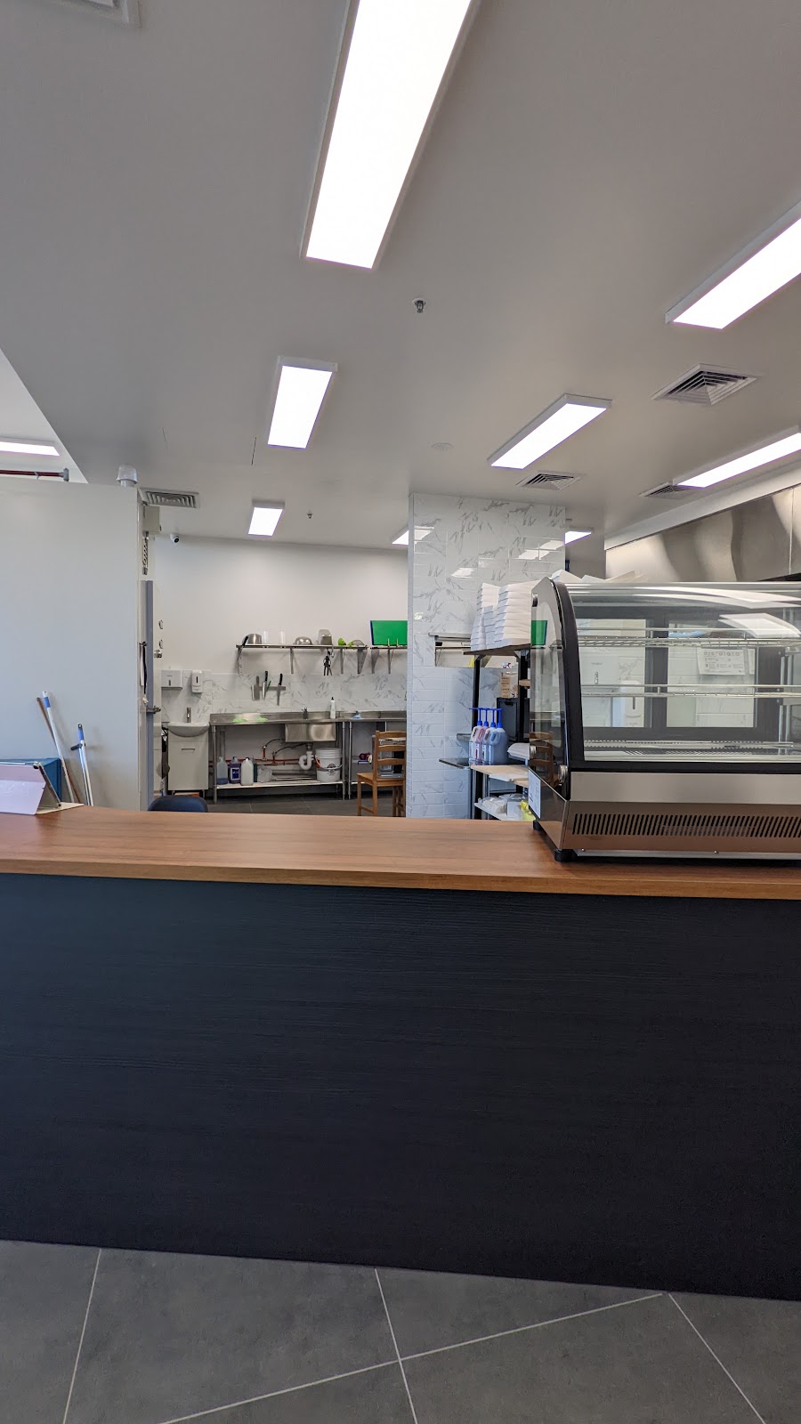 Curlewis Fish And Chips | 7/90 Centennial Blvd, Curlewis VIC 3222, Australia | Phone: (03) 5253 1559