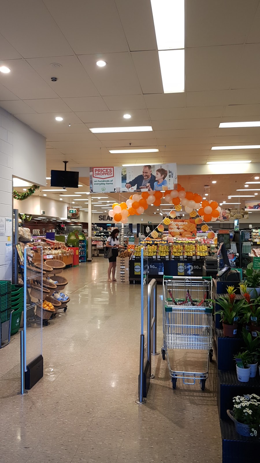 Woolworths Palm Waters | supermarket | 155 Nineteenth Ave, Elanora QLD 4221, Australia | 0755073462 OR +61 7 5507 3462