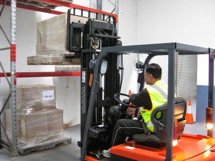 Absolute Forklift Training | 2/36 Abbott Rd, Seven Hills NSW 2147, Australia | Phone: (02) 8678 3444