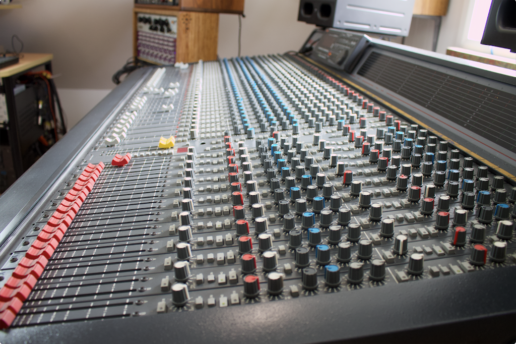 Cabin in the Bush Songwriters Studio | 15 Blake St, Carrington NSW 2324, Australia | Phone: 0426 886 468