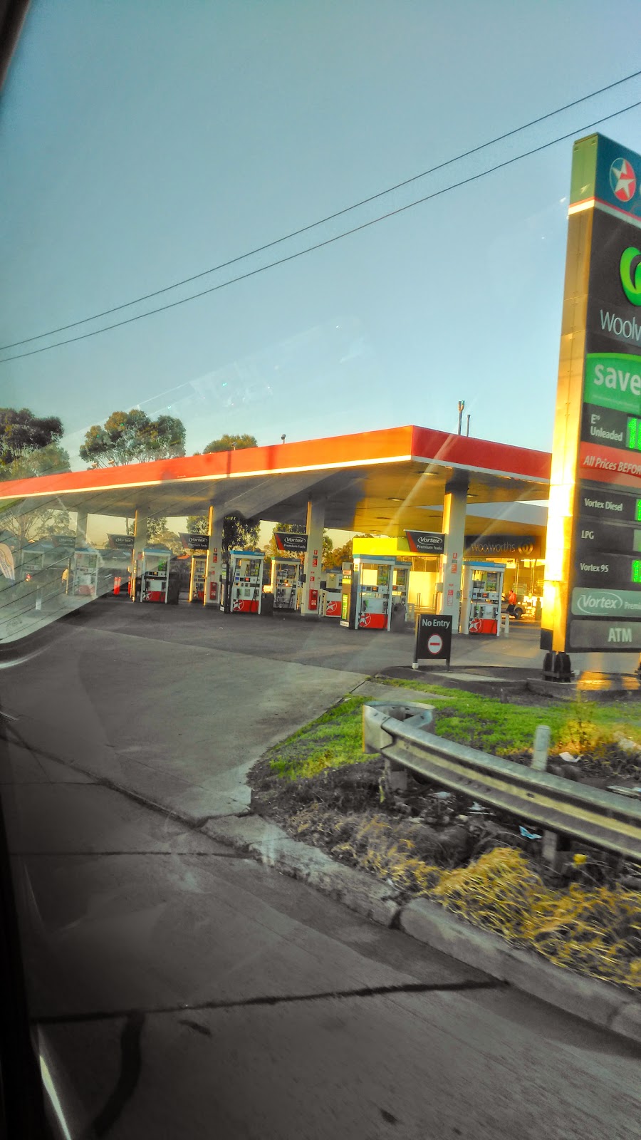 Caltex Woolworths Liverpool | gas station | 67 Orange Grove Rd, Liverpool NSW 2170, Australia | 0298240637 OR +61 2 9824 0637