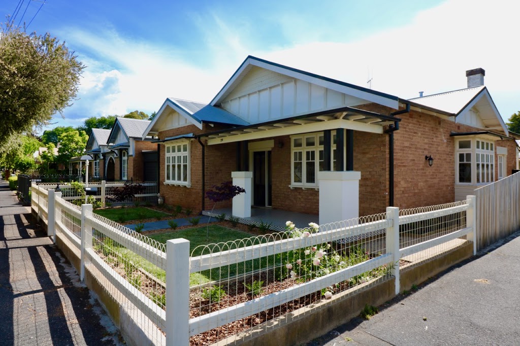 Roseneath Cottage Orange Heritage (Free Wi-Fi) | lodging | 79 Clinton St, Orange NSW 2800, Australia | 0401669702 OR +61 401 669 702