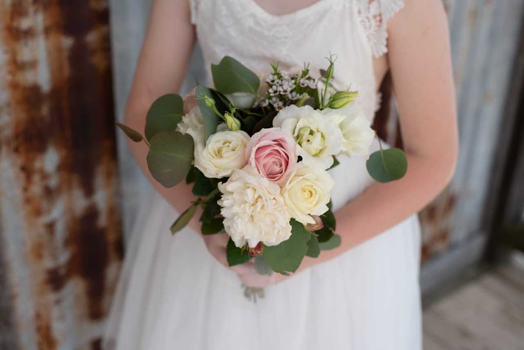 Flowerland Weddings | florist | 1/39 Pacific Hwy, Ourimbah NSW 2258, Australia | 0243622145 OR +61 2 4362 2145