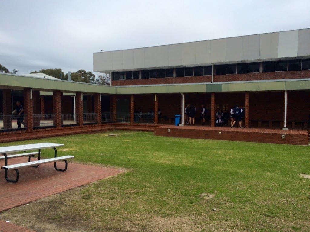 Thornlie Senior High School | school | 2 Ovens Rd, Thornlie WA 6108, Australia | 0893762100 OR +61 8 9376 2100