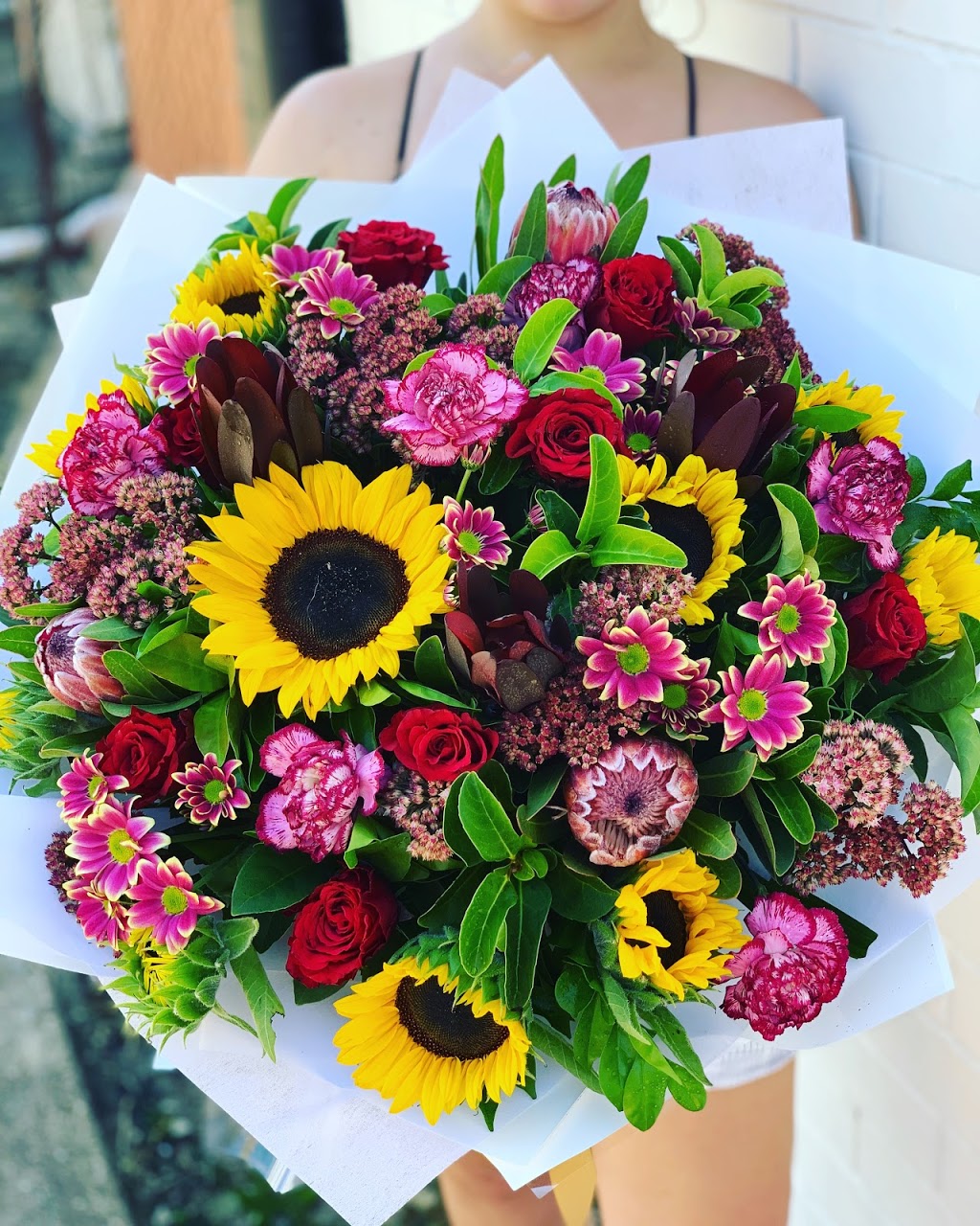Redcliffe City Florist | 261 Victoria Ave, Redcliffe QLD 4020, Australia | Phone: (07) 3883 3000