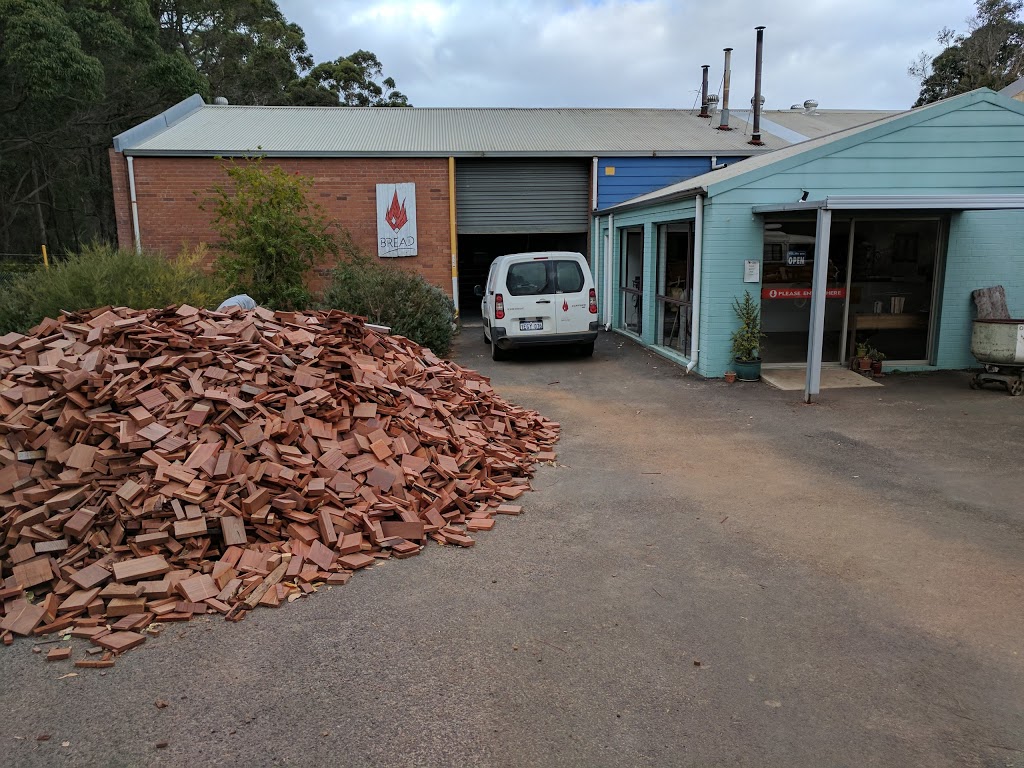 Margaret River Woodfired Bread | cafe | Corner of &, Boodjidup Rd & Burton Rd, Margaret River WA 6285, Australia | 0897587979 OR +61 8 9758 7979