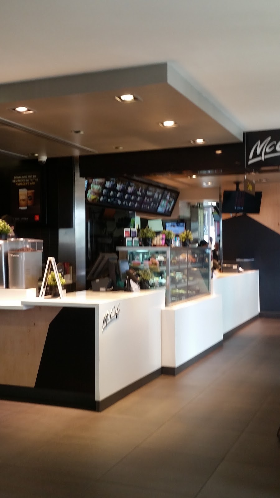 McDonalds Wagga Kooringal | cafe | 92-94 Fay Ave, Kooringal NSW 2650, Australia | 0269224344 OR +61 2 6922 4344