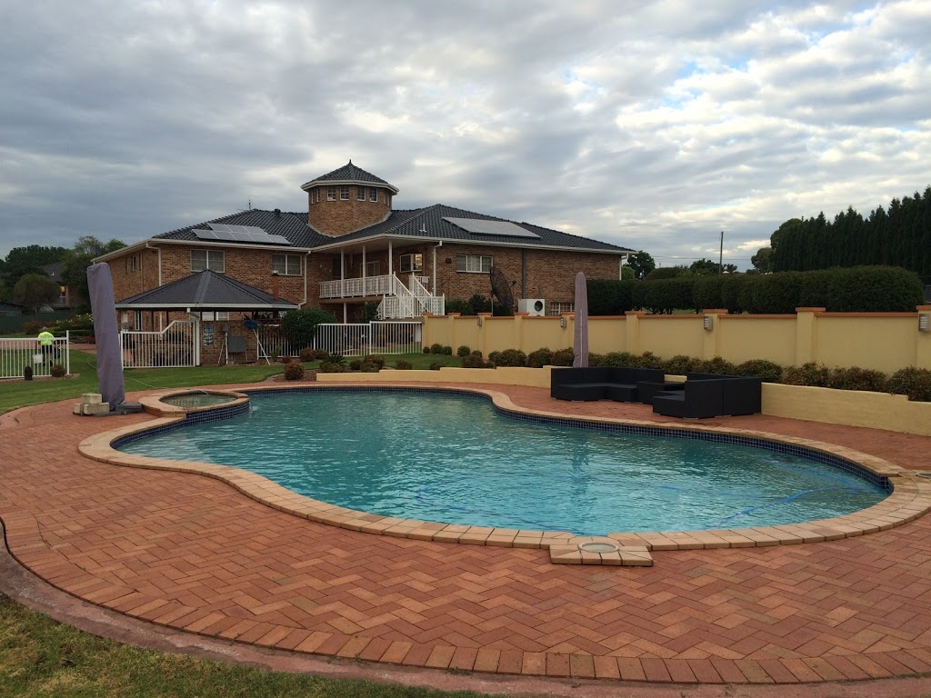 Clean Pools R Us Sutherland Shire | 7 Cowling Ave, Middleton Grange NSW 2171, Australia | Phone: 0418 652 577