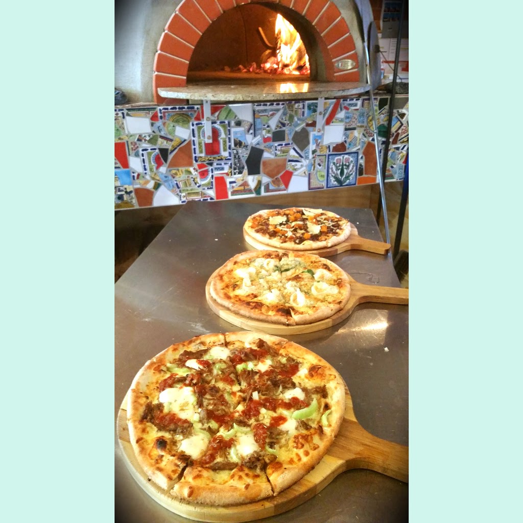 The Red Door Pizzeria | meal takeaway | 401 Warrenheip St, Buninyong VIC 3357, Australia | 0353418235 OR +61 3 5341 8235