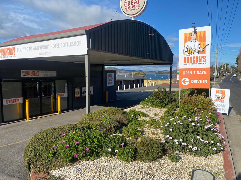 Waterfront Hotel Bottle Shop | 116 Flinders St, W Tamar Hwy, Beauty Point TAS 7270, Australia | Phone: (03) 6710 8008
