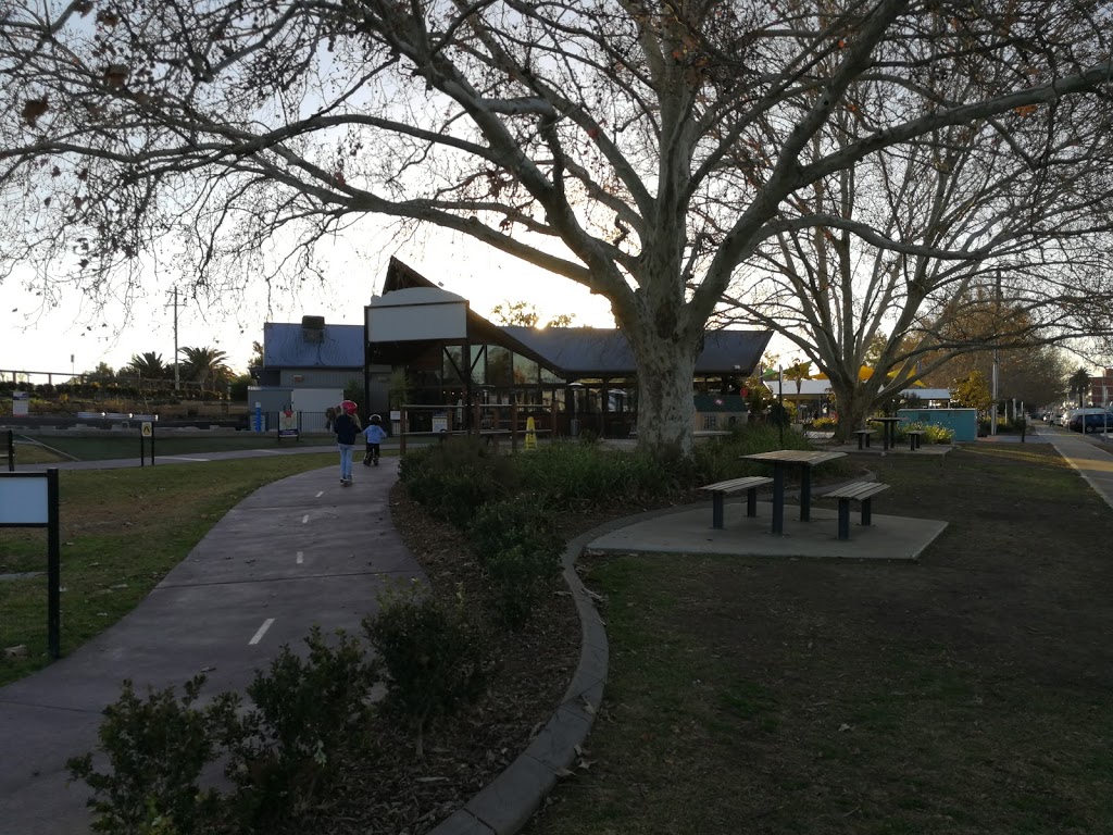 The Tamworth Waler Memorial | park | Bicentennial Park, Kable Ave, Tamworth NSW 2340, Australia