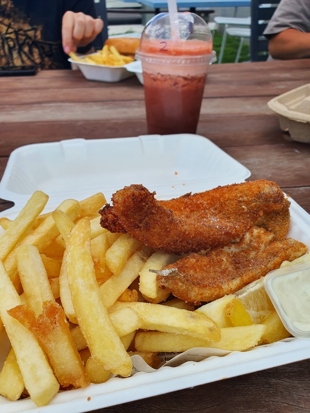 Perrys Seafood | 7 Stradbroke Pl, Dunwich QLD 4183, Australia | Phone: 0484 595 790