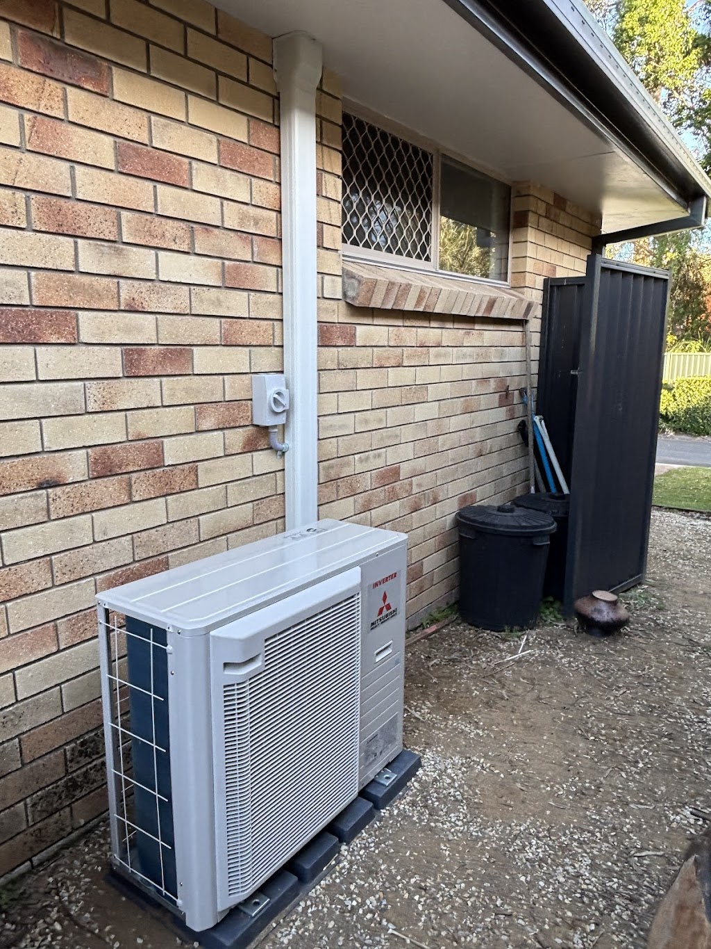 Brisk Air Conditioning Pty Ltd | 74 High St, Blackstone QLD 4304, Australia | Phone: 0404 031 358