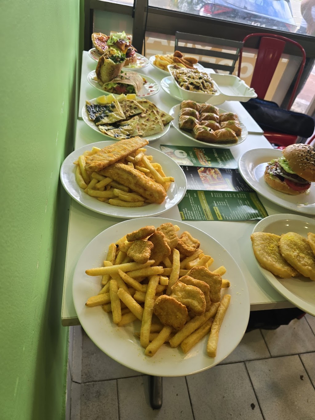 Kebab And Burger Bar Ourimbah | Shop 2/35 Pacific Hwy, Ourimbah NSW 2258, Australia | Phone: 43032825