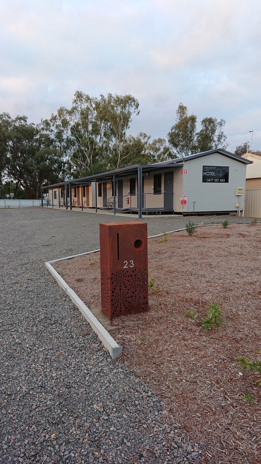 Darlington Point Motel | 23 Demamiel St, Darlington Point NSW 2706, Australia | Phone: 0477 557 883