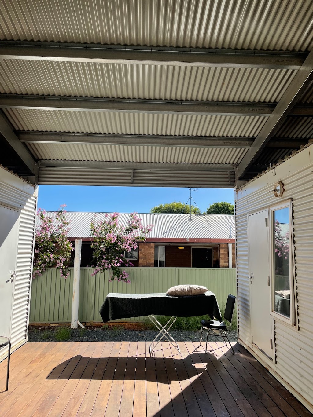 Shamrock Backpacker | 10 McGregor St, Hillston NSW 2675, Australia | Phone: 0427 487 406