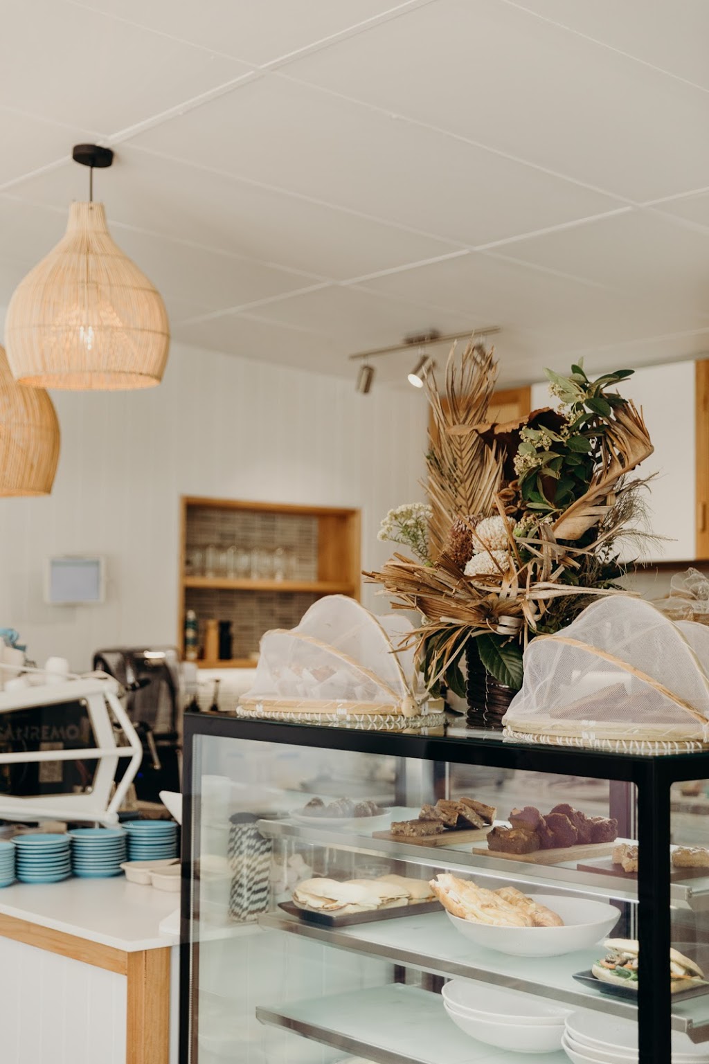 Convoy Commune | cafe | Shop 1/88 Mitchell St, Merewether NSW 2291, Australia