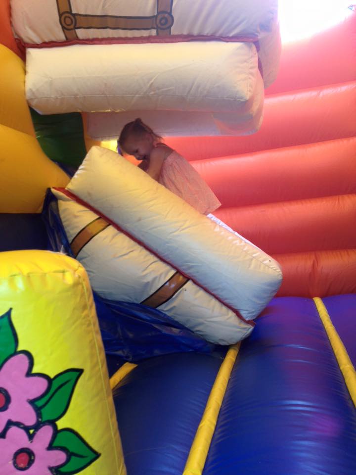 Port Stephens Jumping Castle Hire | home goods store | Kirrang Dr, Medowie NSW 2318, Australia | 0402341298 OR +61 402 341 298