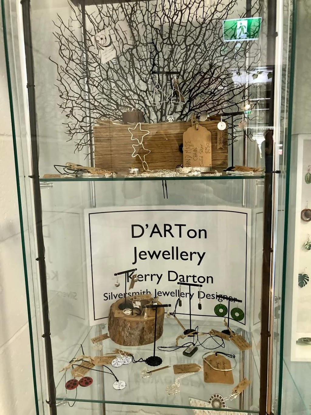 Curlew gallery | 22 Victoria Parade S, Coochiemudlo Island QLD 4184, Australia | Phone: 0438 304 562