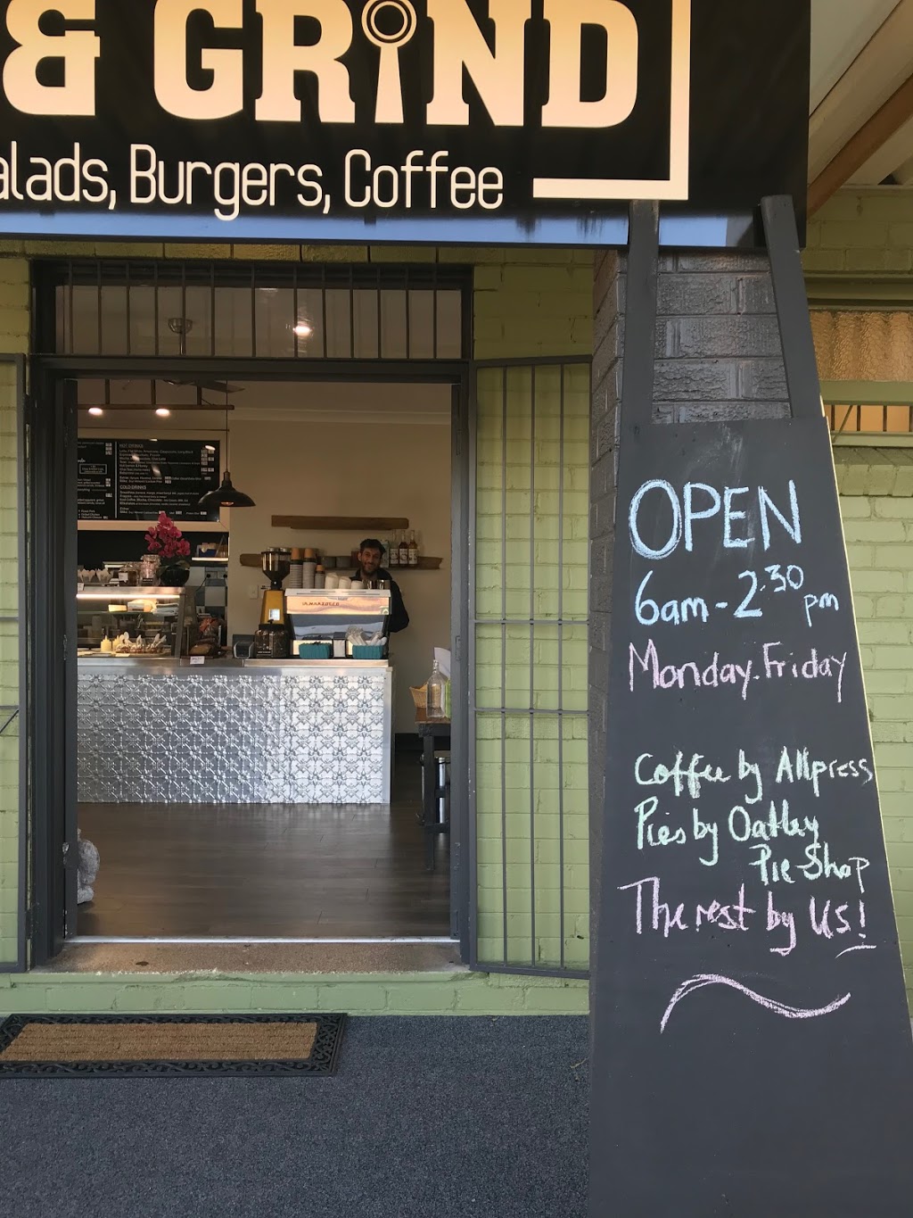 Loaf & Grind | cafe | shop 1/45 Planthurst Rd, Carlton NSW 2218, Australia | 0295471425 OR +61 2 9547 1425