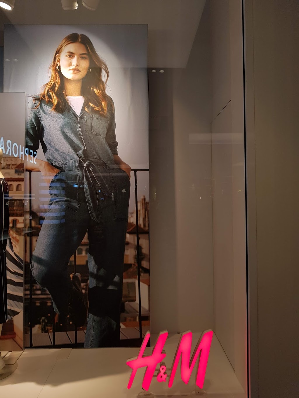 H&M | clothing store | 1 Bay St, Ultimo NSW 2007, Australia | 1800828002 OR +61 1800 828 002