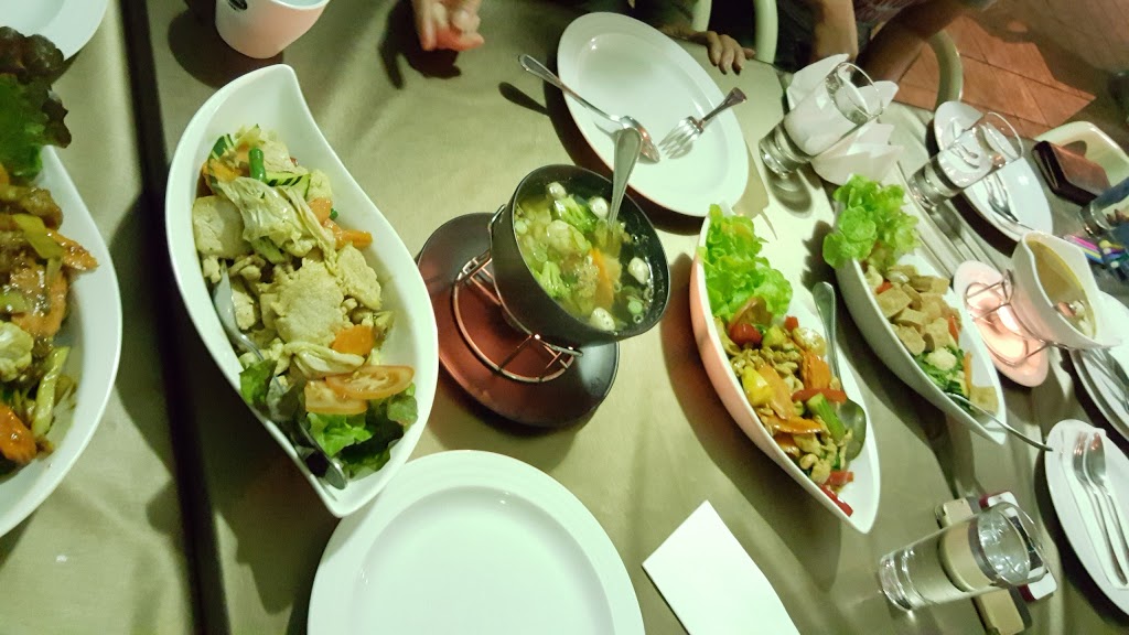 Thai on the Hill | meal takeaway | 6/100 Corner Cheltenham Drive, Robina Pkwy, Robina QLD 4226, Australia | 0755757066 OR +61 7 5575 7066
