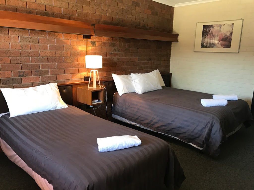 Red Steer Hotel Motel | 6 Old Bomen Rd, Cartwrights Hill NSW 2650, Australia | Phone: (02) 6921 1344