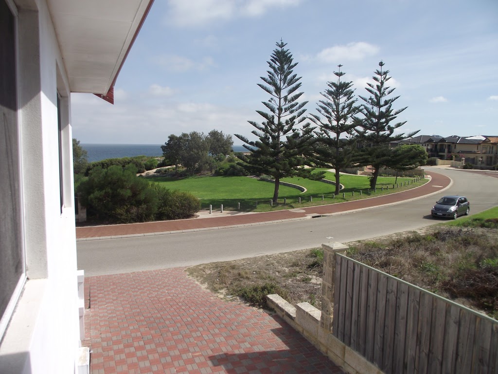 Villa Damore Holiday Home | lodging | 220 Ocean Dr, Quinns Rocks WA 6030, Australia | 0895621340 OR +61 8 9562 1340