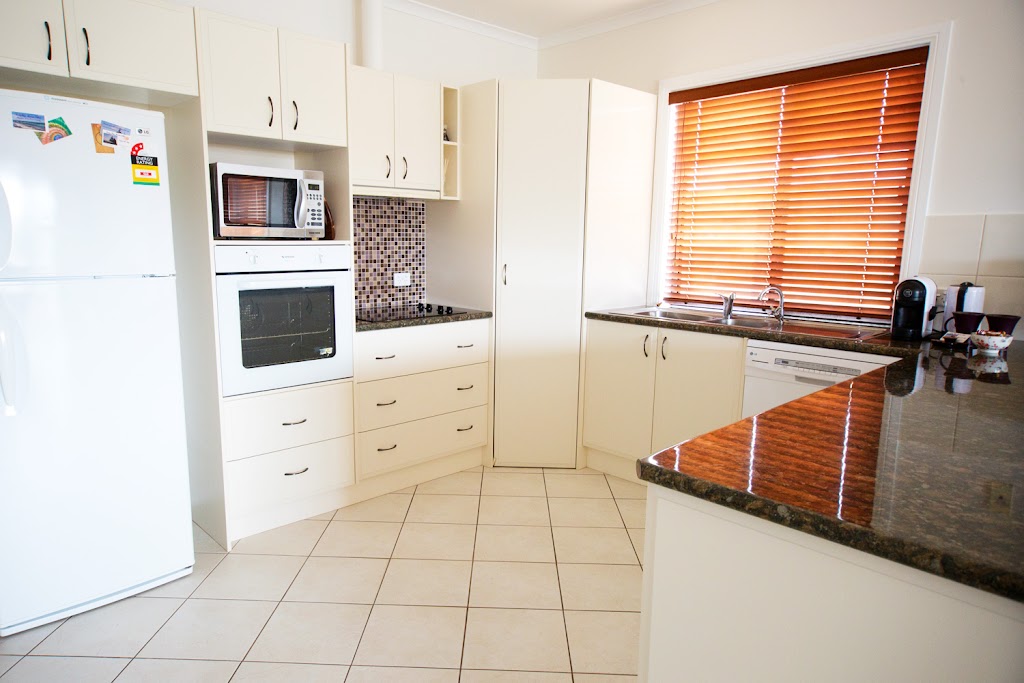 Tumby Marina Villas | 31 Graham Smelt Causeway, Tumby Bay SA 5605, Australia | Phone: 0427 615 460