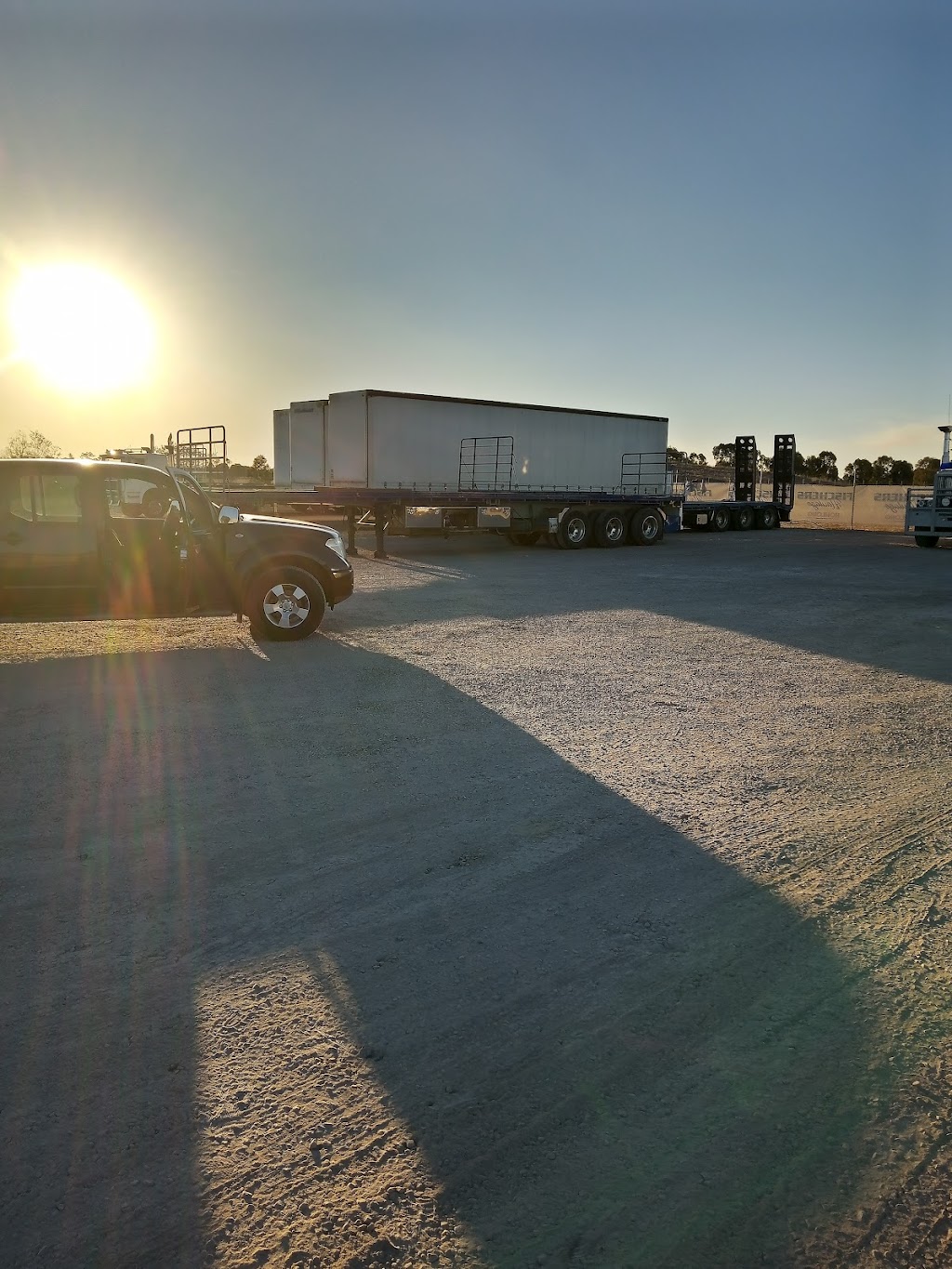 Fishers Haulage | 40 Gibson Pl, Howlong NSW 2643, Australia | Phone: 0427 860 044