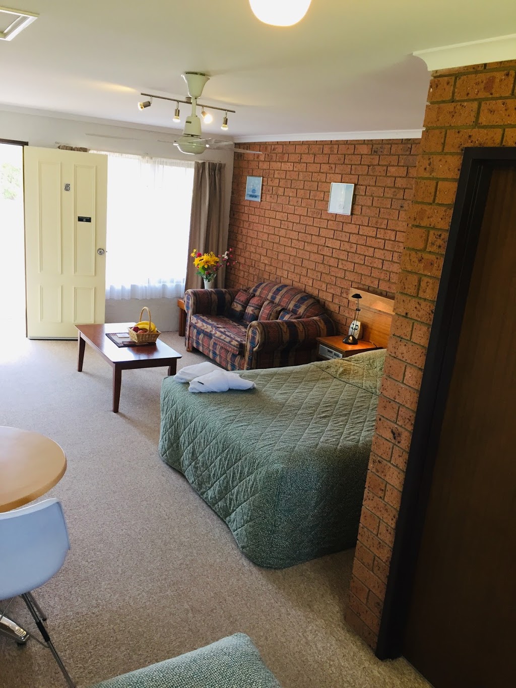 Colonial Motor Inn | lodging | 51 Bullara St, Pambula NSW 2549, Australia | 0264956700 OR +61 2 6495 6700