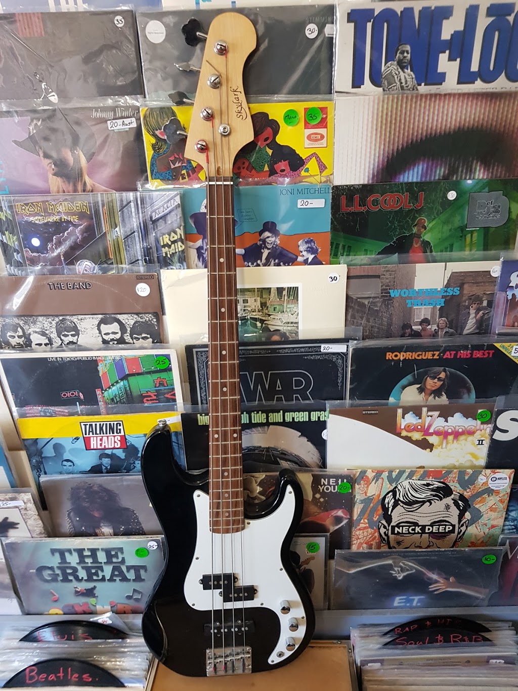 Black Pug Records | electronics store | 450 The Esplanade, Warners Bay NSW 2282, Australia | 0449164680 OR +61 449 164 680