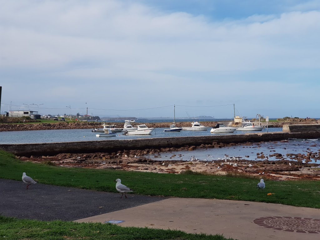 Shellharbour reef and parking | parking | 1 Wollongong St, Shellharbour NSW 2529, Australia
