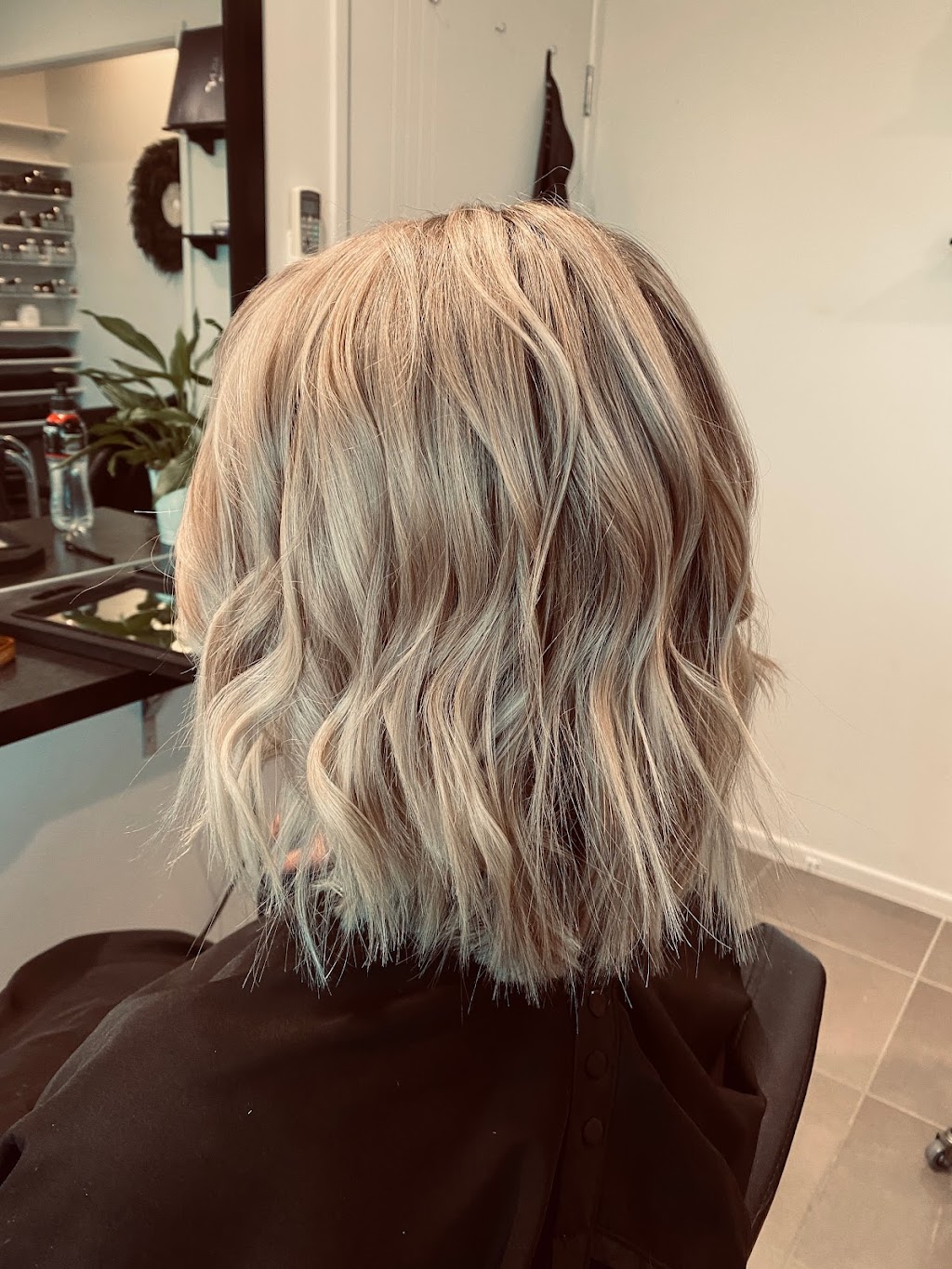 Hair on Bottlebrush | 96 Bottlebrush Dr, Lammermoor QLD 4703, Australia | Phone: 0457 727 827