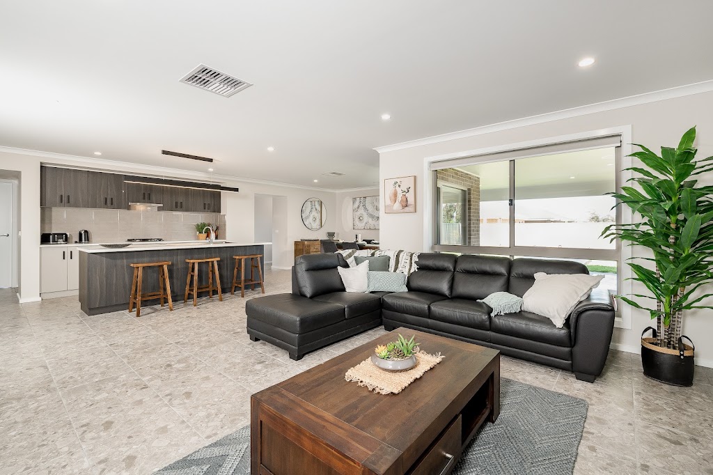 Cavalier Homes - Maldon & Parkdale Display Homes | 35 Sunbird Way, Kialla VIC 3631, Australia | Phone: 0456 387 903