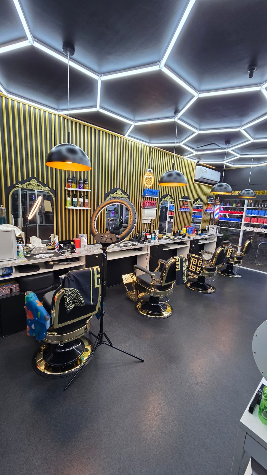 Royal Hair | 8/450 The Esplanade, Warners Bay NSW 2282, Australia | Phone: (02) 4009 1719