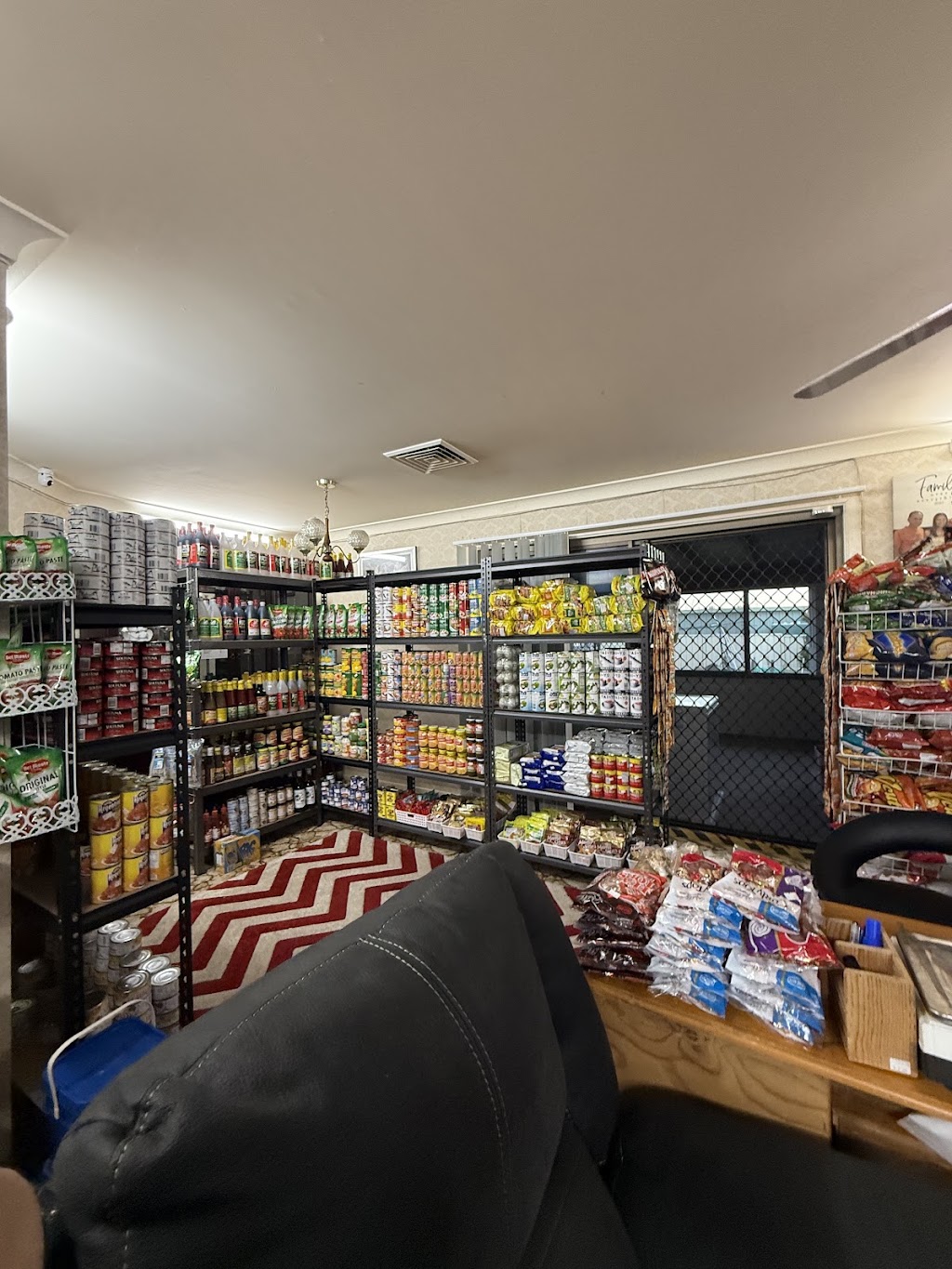 Nhels Variety | 3 Sapphire St, Inverell NSW 2360, Australia | Phone: 0499 753 590
