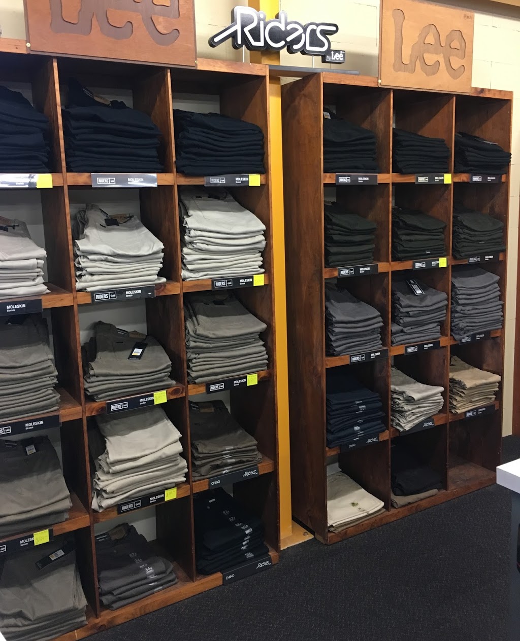 The Jean Warehouse | clothing store | 2/2 Enterprise Cl, West Gosford NSW 2250, Australia | 0243211122 OR +61 2 4321 1122