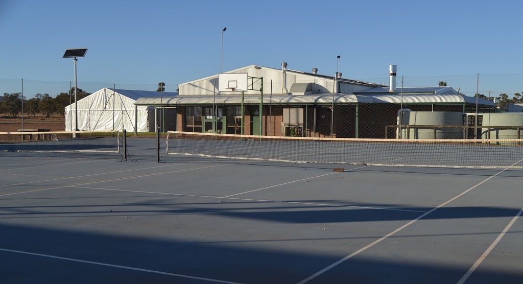 Hawker Community Sports Centre |  | Druid Range Dr, Hawker SA 5434, Australia | 0886484084 OR +61 8 8648 4084
