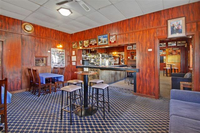 Boorowa Hotel and Restaurant | restaurant | 37 Marsden St, Boorowa NSW 2586, Australia | 0263853000 OR +61 2 6385 3000