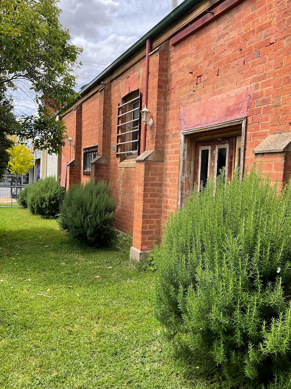 Rosemary Walkway of Hilson’s Hall | park | 41 Deniliquin St, Tocumwal NSW 2714, Australia | 0460877597 OR +61 460 877 597