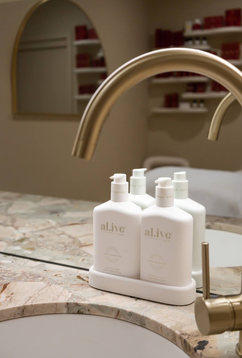 Illuka Skin And Beauty | 56 Elizabeth Bay Dr, Lake Munmorah NSW 2259, Australia | Phone: 0427 755 581