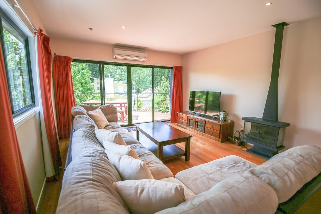 The Nisse House | lodging | 9 Kilfinan Cres, Bright VIC 3741, Australia | 0357592555 OR +61 3 5759 2555
