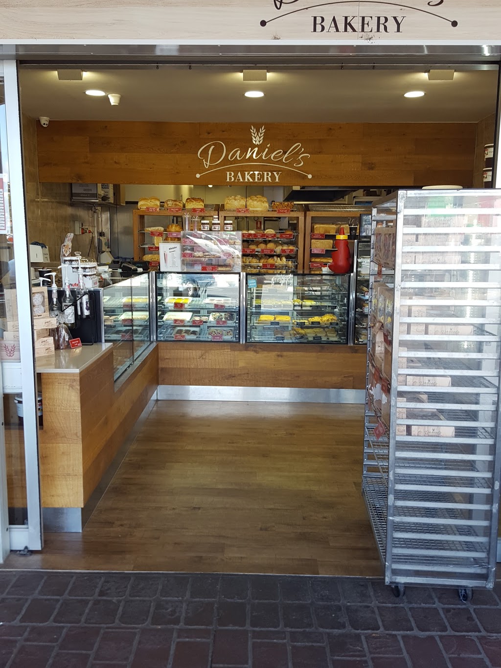 Daniels Donuteria | bakery | Hogans Corner Shopping Centre, 4/150 Hogans Rd, Hoppers Crossing VIC 3029, Australia | 0387424997 OR +61 3 8742 4997