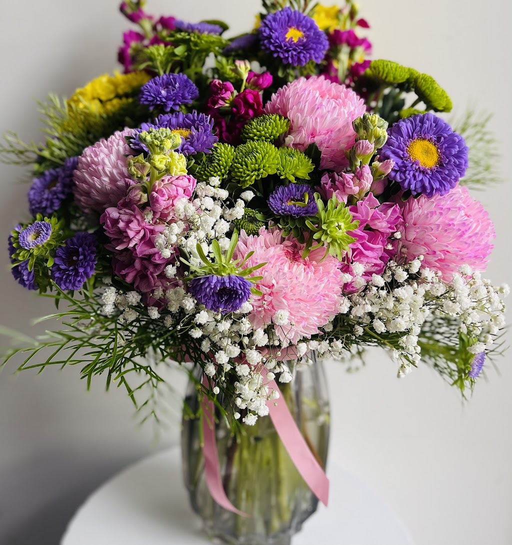 Proud Designs - Florist & Floral Design Studio | 18 Clunes Way, Eynesbury VIC 3338, Australia | Phone: 0400 871 552