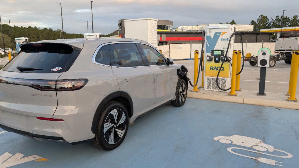 Evie Charging Station | 4249 Bruce Hwy, Glass House Mountains QLD 4518, Australia | Phone: 1300 463 843