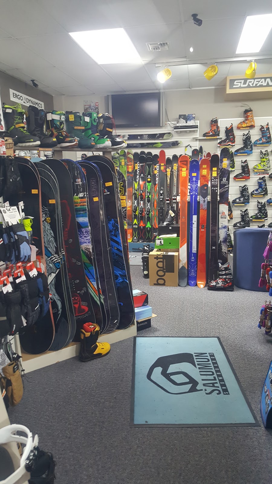 Belconnen Ski n Board | 25-35 Lathlain St, Belconnen ACT 2617, Australia | Phone: (02) 6251 1209