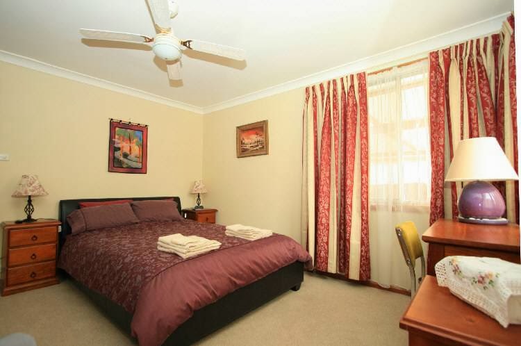 Sydney West Gateway B&B | 17 Moody St, Rooty Hill NSW 2766, Australia | Phone: (02) 9864 5439