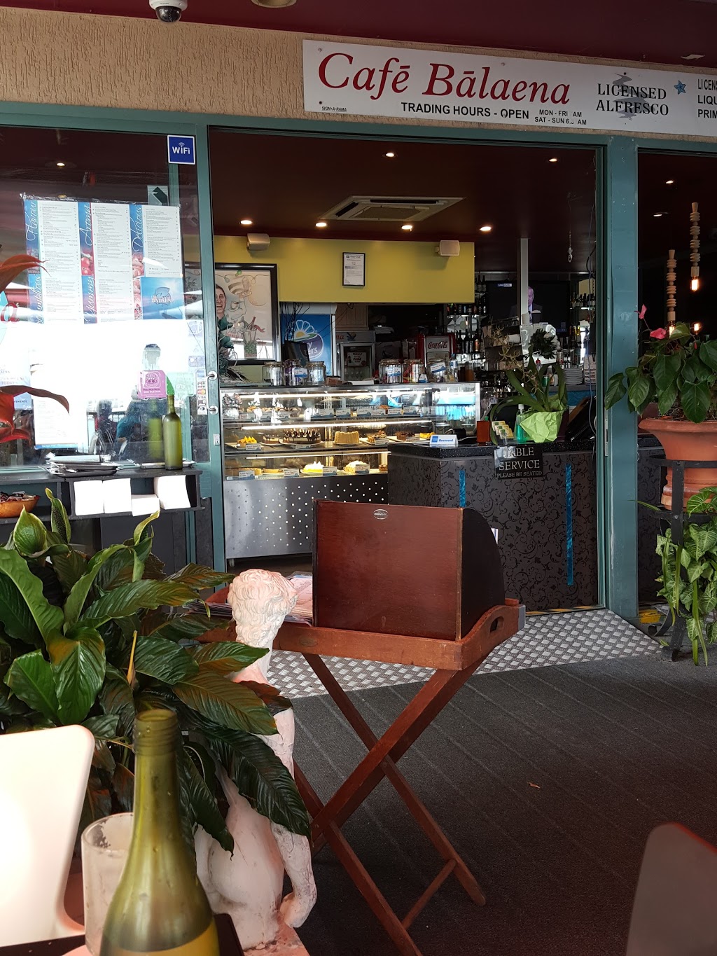Cafe Balaena | restaurant | 7 Buccaneer Dr, Urangan QLD 4655, Australia | 0741254799 OR +61 7 4125 4799